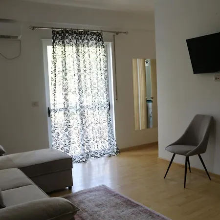 Alex Lucky * Sarandë